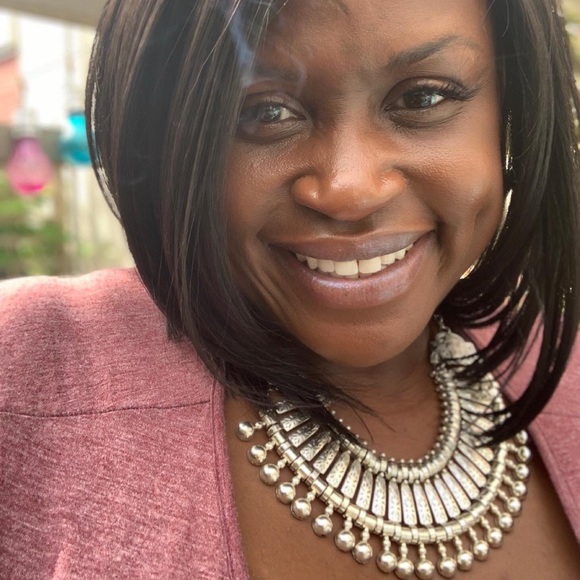 Poshmark Ambassador • 🇨🇦 • Model • Actor - Picture 3 of 15